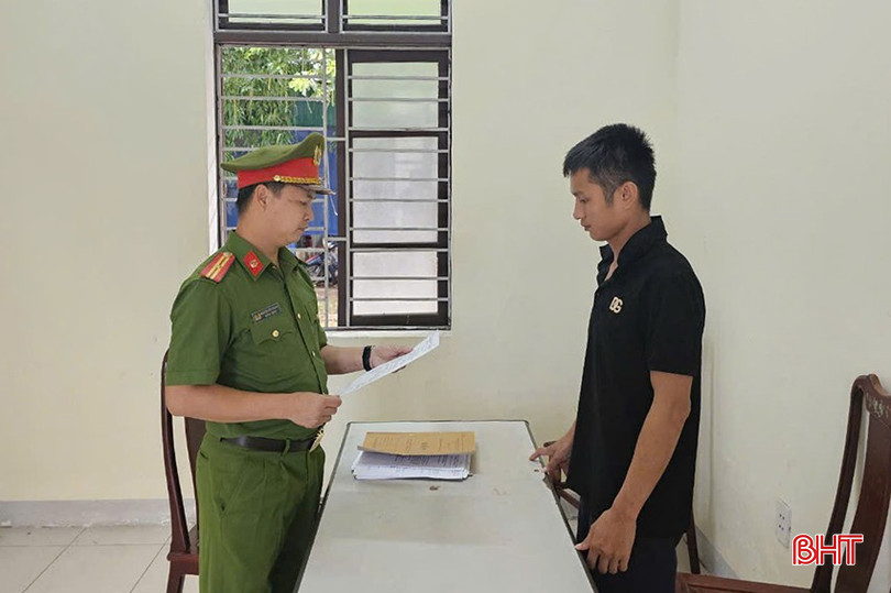cơ quan Công an tống đạt quyết định khởi tố đối với nguyễn Văn Thành.jpg