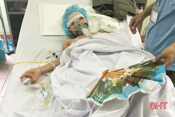 Mẹ tai nạn giao thông nguy kịch, con thơ 14 tháng tuổi khát sữa