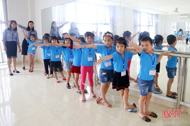 Trẻ mầm non háo hức tham gia CLB Tiền tiểu học Trường Albert Einstein