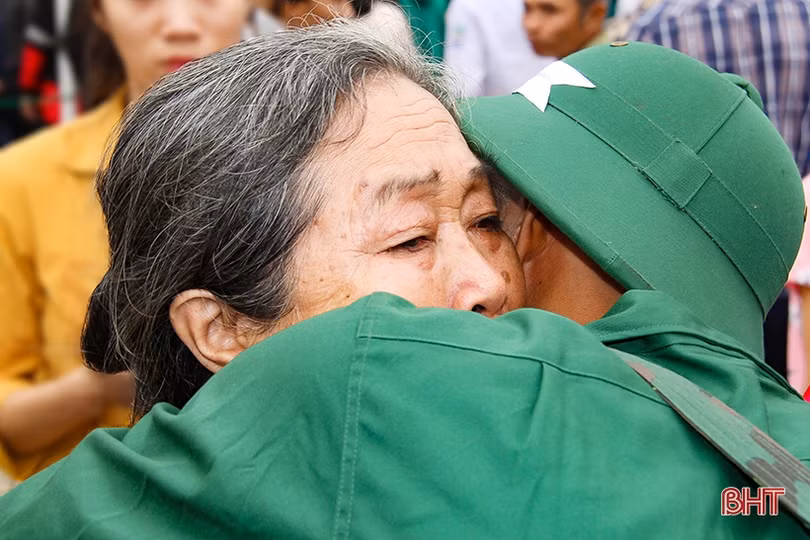 Những cung bậc cảm xúc của tân binh Hà Tĩnh ngày nhập ngũ