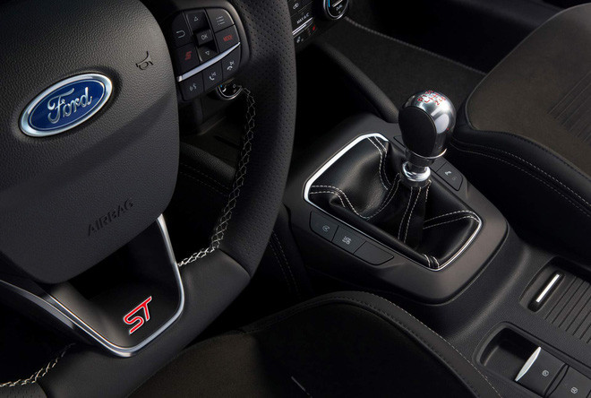 Ford Focus ST 2019 bất ngờ trình diện