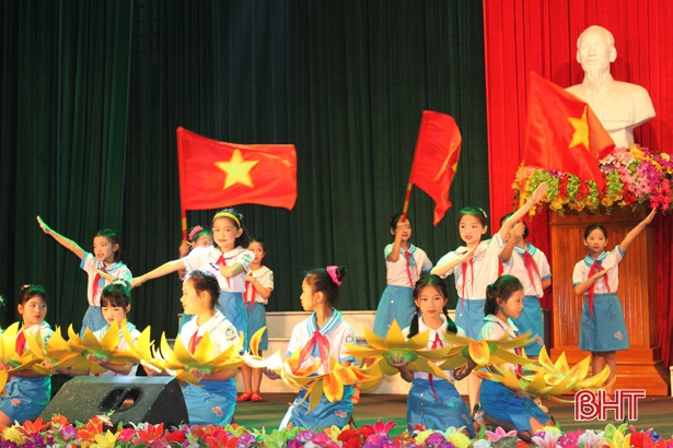 Can Lộc gặp mặt 135 thanh niên lên đường nhập ngũ