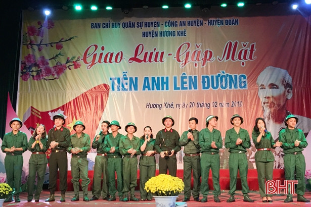 Hương Khê gặp mặt, tiễn 109 tân binh lên đường nhập ngũ
