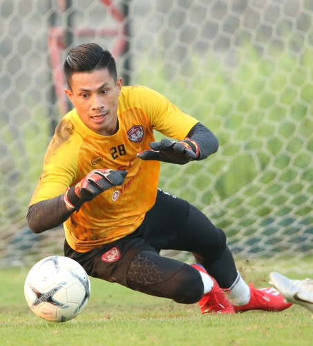 Văn Lâm khiến đồng đội ở Muang Thong United choáng về tài phản xạ