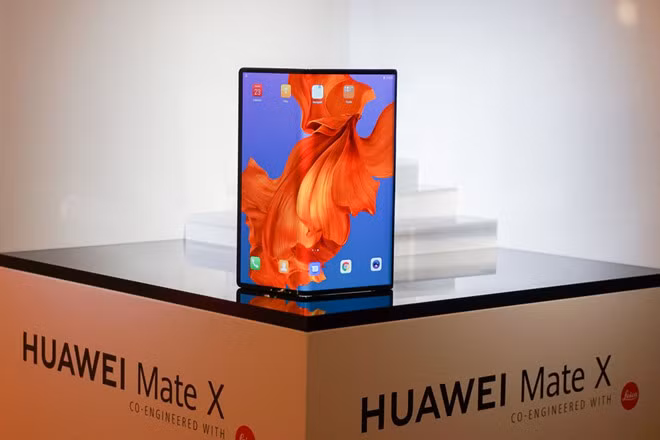 Ảnh thực tế Huawei Mate X - màn hình gập, 3 camera, hỗ trợ 5G
