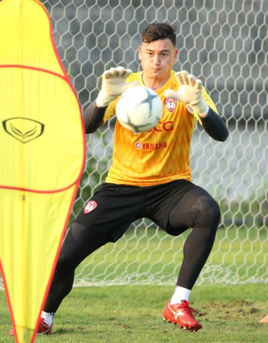 Văn Lâm khiến đồng đội ở Muang Thong United choáng về tài phản xạ