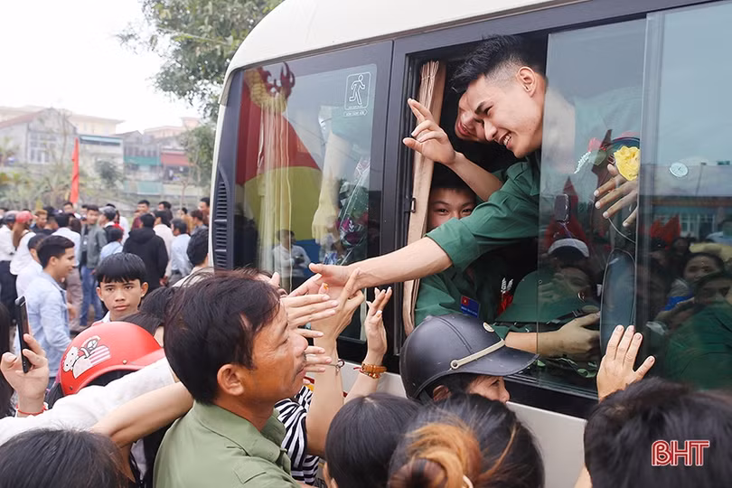 Những cung bậc cảm xúc của tân binh Hà Tĩnh ngày nhập ngũ