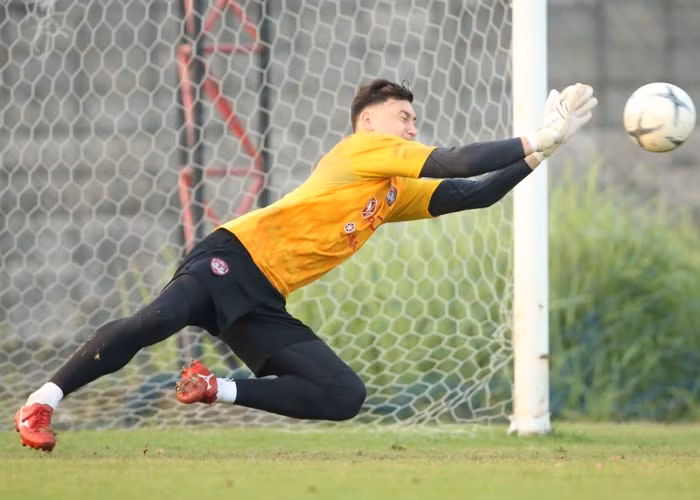 Văn Lâm khiến đồng đội ở Muang Thong United choáng về tài phản xạ