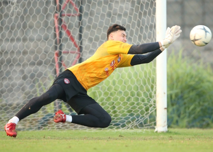 Văn Lâm khiến đồng đội ở Muang Thong United choáng về tài phản xạ