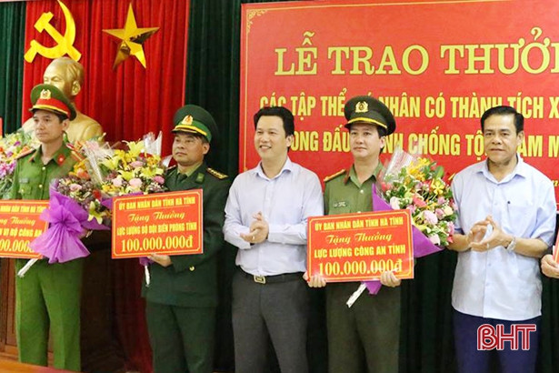 Huyện Hương Sơn khen thưởng các tập thể, cá nhân phá chuyên án ma túy T1218