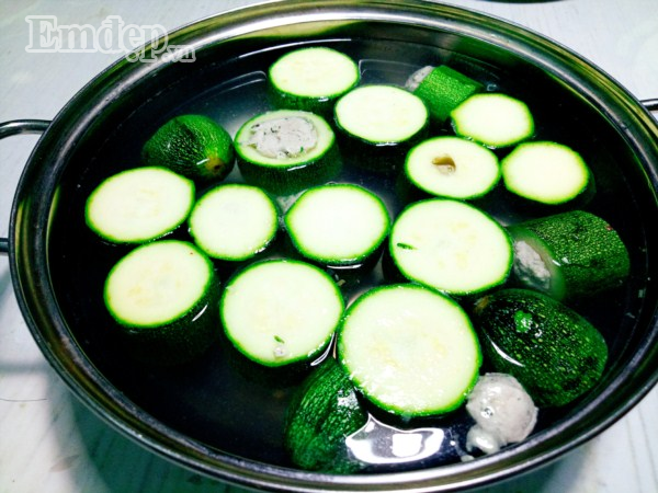 Canh mướp nấu cá thát lát vừa ngon vừa mát cho bữa trưa