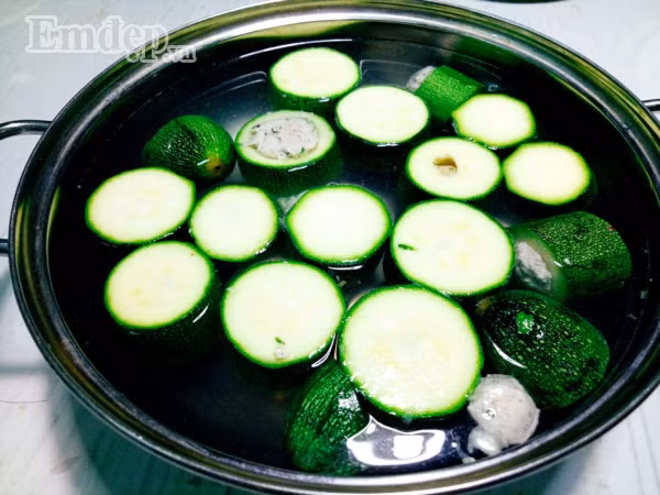 Canh mướp nấu cá thát lát vừa ngon vừa mát cho bữa trưa