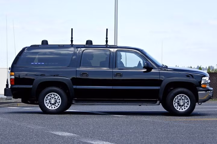 Đội hình xe hộ tống của ông Trump vận hành như thế nào?