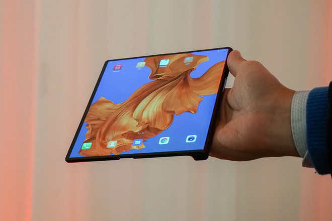 Ảnh thực tế Huawei Mate X - màn hình gập, 3 camera, hỗ trợ 5G