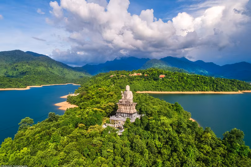 Vẻ đẹp đất và người Việt Nam trên báo Anh