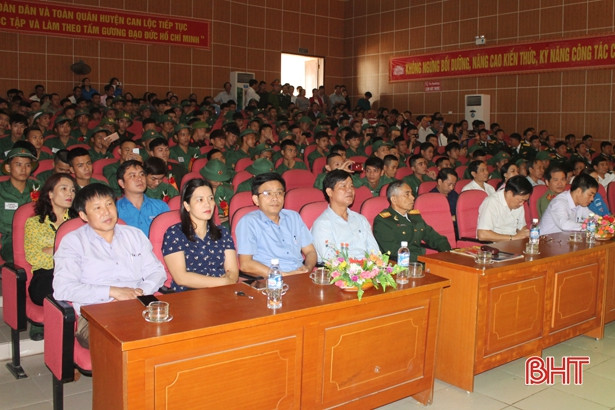 Can Lộc gặp mặt 135 thanh niên lên đường nhập ngũ