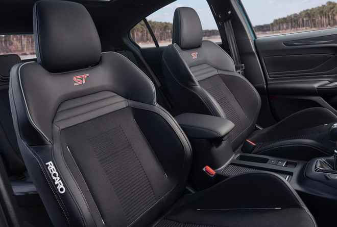 Ford Focus ST 2019 bất ngờ trình diện