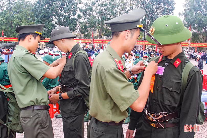 Những cung bậc cảm xúc của tân binh Hà Tĩnh ngày nhập ngũ