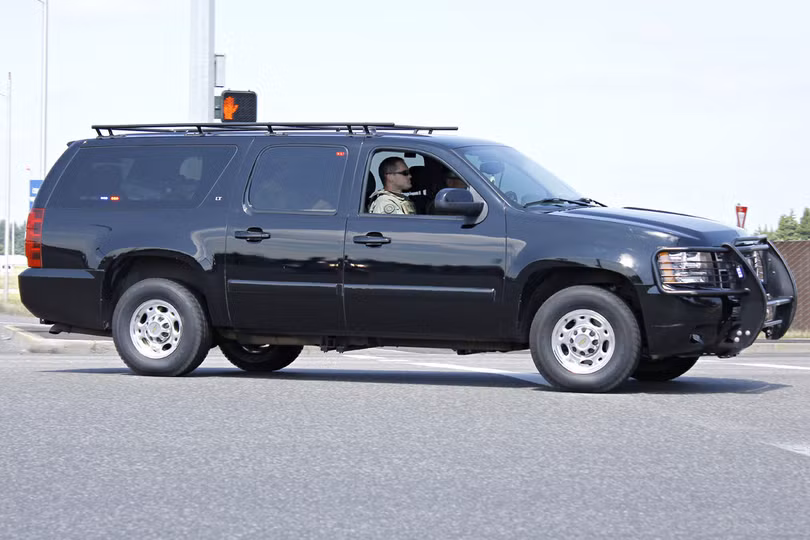 Đội hình xe hộ tống của ông Trump vận hành như thế nào?