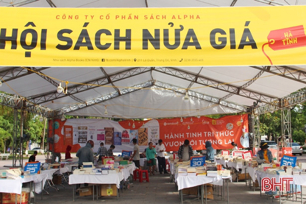 Hơn 5.000 đầu sách được bán tại Hội sách nửa giá ở Hà Tĩnh