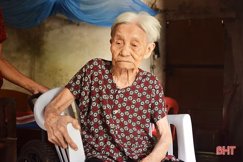 “Ghi khắc trong lòng hình dáng mẹ ngồi trông”