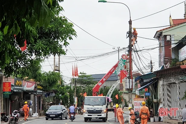 Nơi nào dân hiến đất, nơi đó có Điện lực Hương Sơn chỉnh trang lưới điện