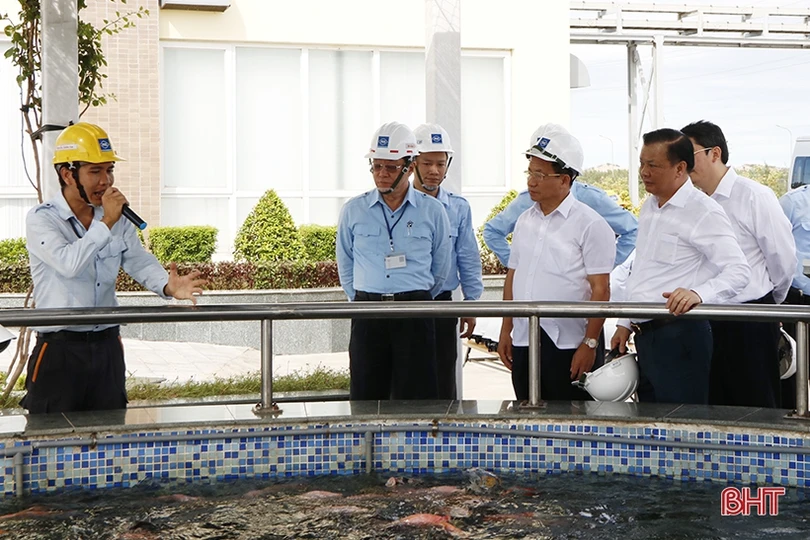 Bộ trưởng Tài chính Đinh Tiến Dũng tham quan KKT Vũng Áng