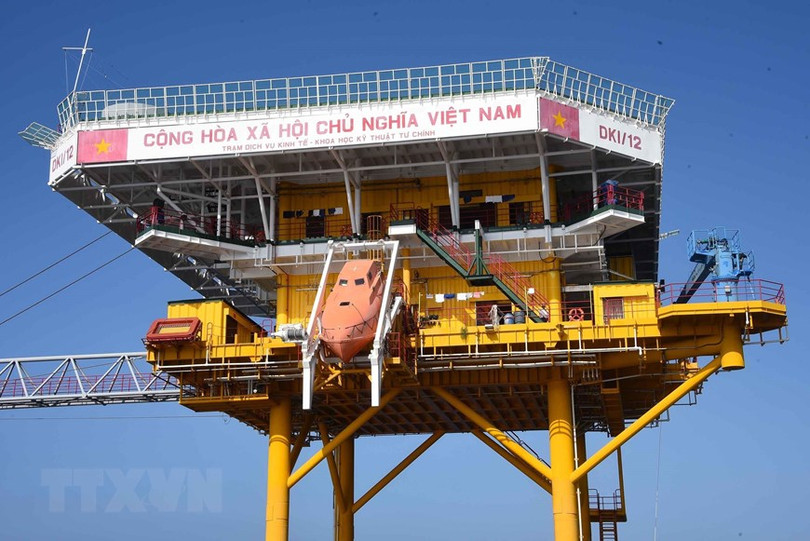 Hình ảnh nhà giàn DK1 vững vàng nơi đầu sóng ngọn gió