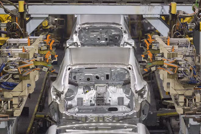 Đế chế Nissan lụi tàn, sa thải 12.500 nhân công, lợi nhuận giảm 95%