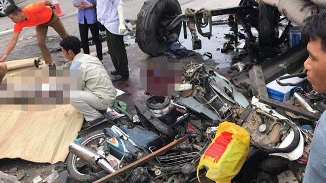 5 người bị xe tải đè chết khi đứng xem tai nạn giao thông