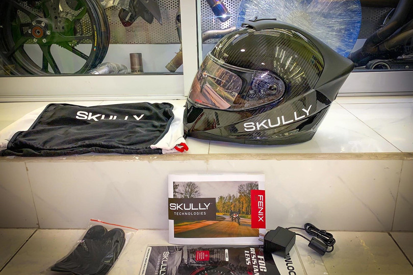 Mũ bảo hiểm tích hợp hàng tá công nghệ về Việt Nam, giá gần 50 triệu