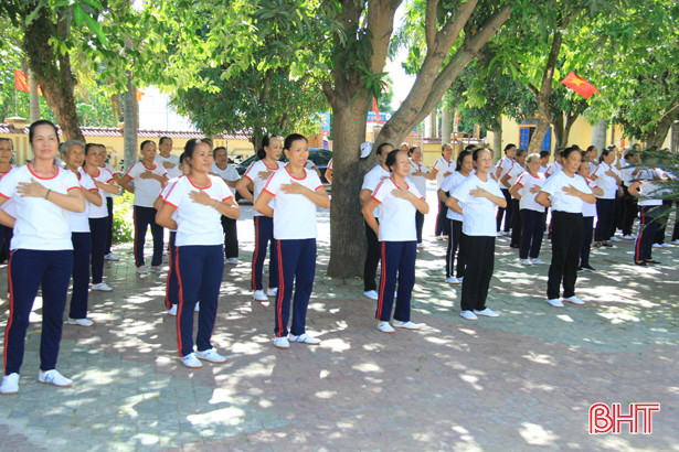 Người cao tuổi Nghi Xuân vui, khỏe với môn dưỡng sinh tâm thể