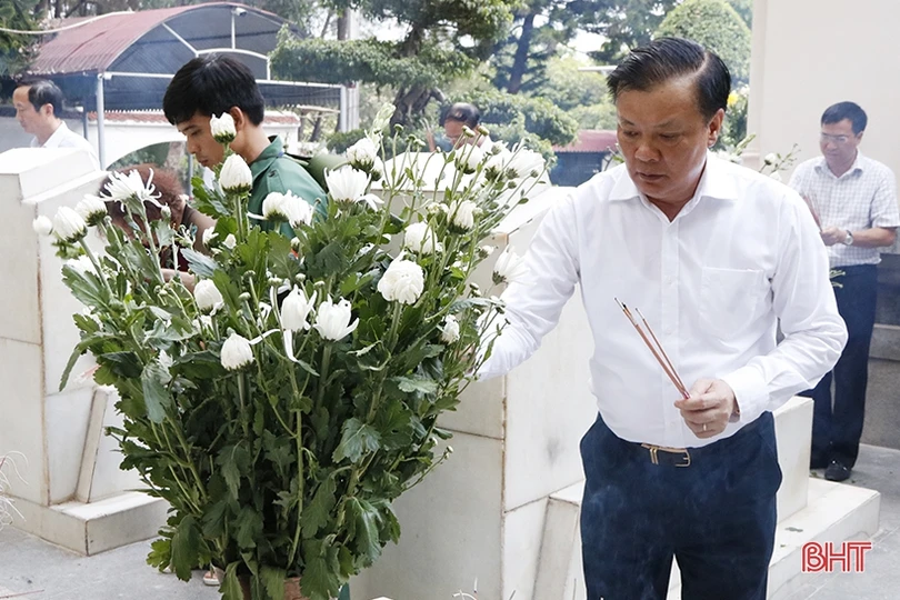 Bộ trưởng Tài chính Đinh Tiến Dũng tham quan KKT Vũng Áng