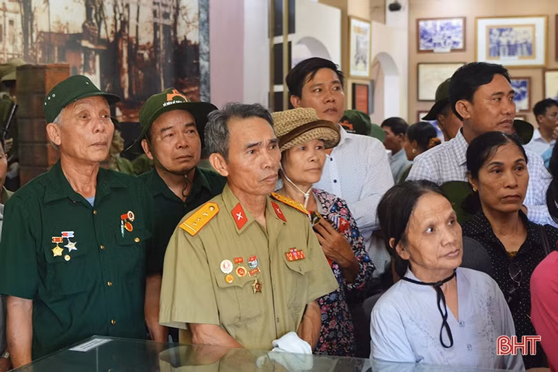 Màu xanh Thành cổ …