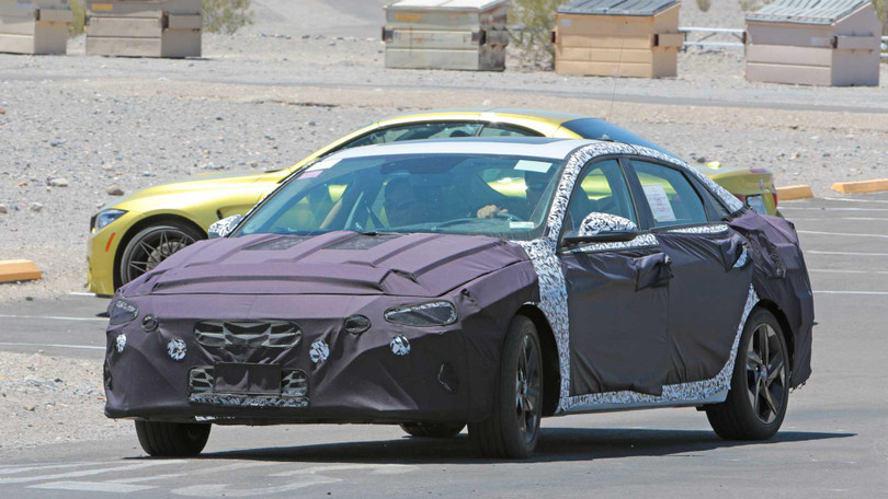 Hyundai Elantra thế hệ mới lần đầu lộ diện trên đường chạy thử