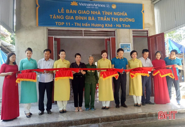 Bàn giao 8 nhà tình nghĩa cho cựu TNXP Hà Tĩnh