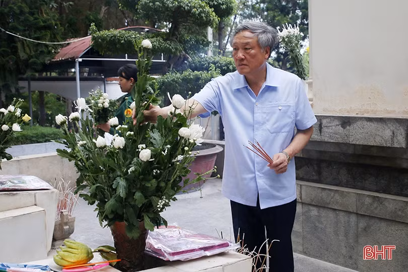 Chánh án TAND tối cao dâng hương tri ân các anh hùng liệt sỹ ở Ngã ba Đồng Lộc