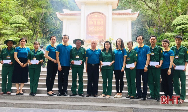 Bàn giao 8 nhà tình nghĩa cho cựu TNXP Hà Tĩnh