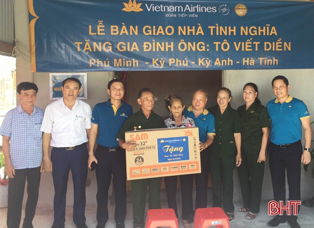 Bàn giao 8 nhà tình nghĩa cho cựu TNXP Hà Tĩnh