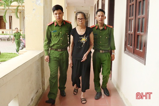 “Lão bà bà” nhảy từ Hà Nam vào Hà Tĩnh móc túi du khách