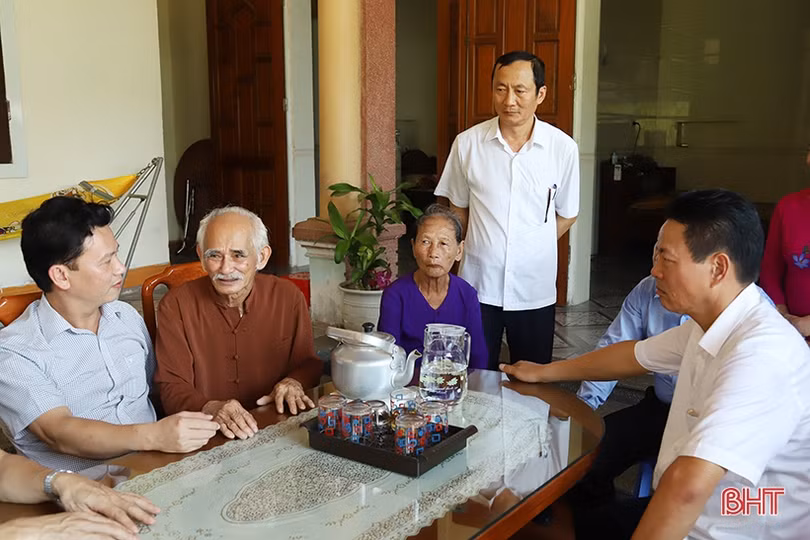 Đoàn cán bộ Hà Giang trao đổi kinh nghiệm khai thác du lịch, xây dựng NTM tại Hà Tĩnh