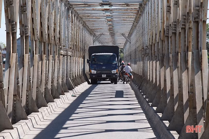 Ngắm dàn sắt cầu gần 60 năm tuổi ở Hà Tĩnh trước ngày “khai tử”