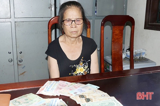 “Lão bà bà” nhảy từ Hà Nam vào Hà Tĩnh móc túi du khách
