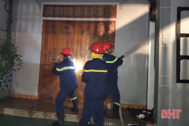 Cháy nhà dân trong đêm ở Hà Tĩnh