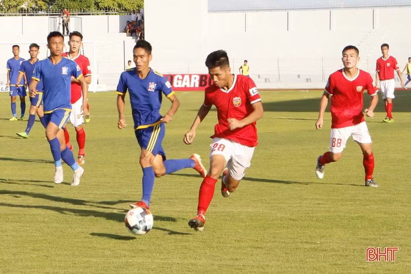 Hồng Lĩnh Hà Tĩnh thắng trận đầu tiên trên sân nhà