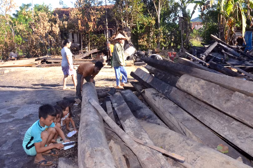“Tôi không còn đủ sức dựng lại nhà mới cho các con nữa rồi”