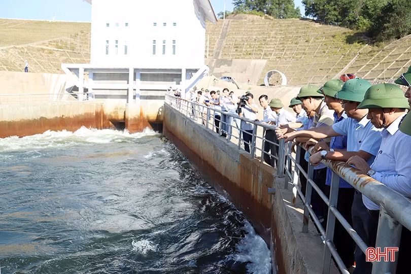 Bí thư Tỉnh ủy: Trong 10 ngày tới phải có kết luận khách quan, khoa học về nguồn nước bất thường ở đập dâng Ngàn Trươi