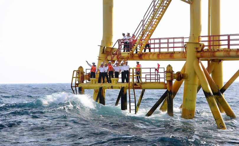 Hình ảnh nhà giàn DK1 vững vàng nơi đầu sóng ngọn gió