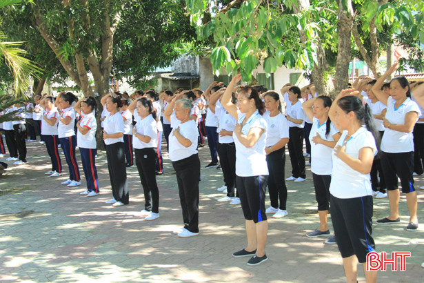 Người cao tuổi Nghi Xuân vui, khỏe với môn dưỡng sinh tâm thể