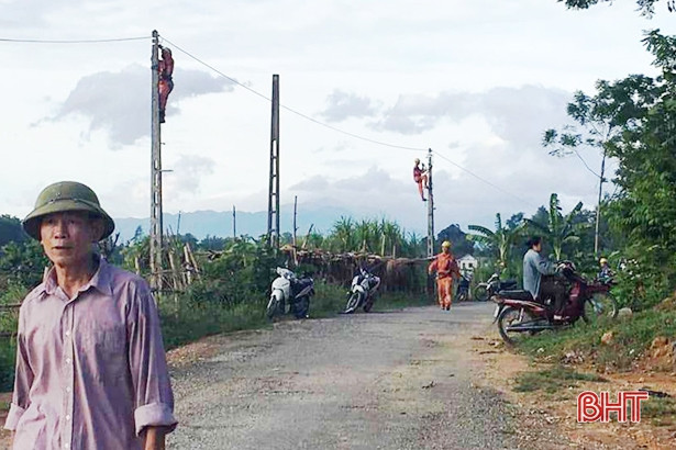 Nơi nào dân hiến đất, nơi đó có Điện lực Hương Sơn chỉnh trang lưới điện